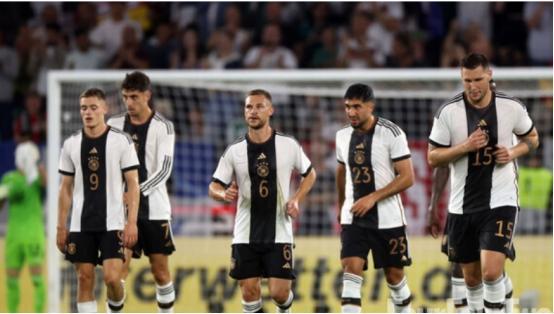 德国队在上届2018年俄罗斯世界杯上以小组第4名0-2负于韩国队而被淘汰