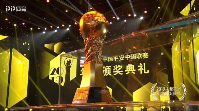 前期占据优势的江苏苏宁易购球员吴曦荣获最受欢迎本土球员奖项